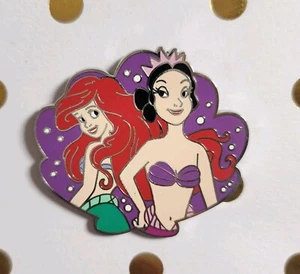 Spilla Disney - Serie Mistero Sirenetta 2023 - Ariel e Alana - Foto 1 di 2