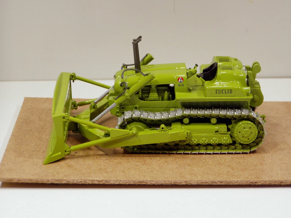 Topadora Euclid TC12 con hoja hidráulica y cabrestante CCU - 1/50 - Modelos Black Rat Foto 1 de 4
