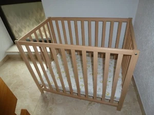 Babybett 90 x 65 cm, mit Matratze, selten benutzt, da bei Großeltern, Echtholz - Bild 1 von 3