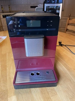Miele Kaffeevollautomat cm 5300 - Brombeerrot. Defekt. Teilespender - Bild 1 von 4