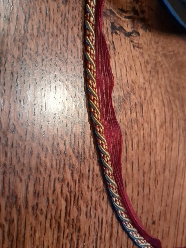 Cordón Cuerda Borde Dorado Rojo Retorcido Tapicería Gimp Cortina Cortina Rollo Foto 1 de 3