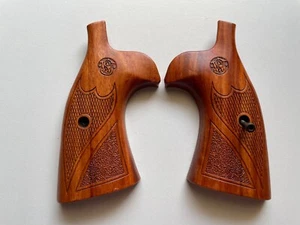 Cool Hardwood Grip for S&W K/L frame Round Butt Engraved Open Back - Picture 1 of 9