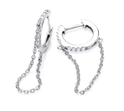 Pendientes de aro Huggie de diamantes simulados de plata de ley 925 con cuentagotas de cadena Foto 1 de 4
