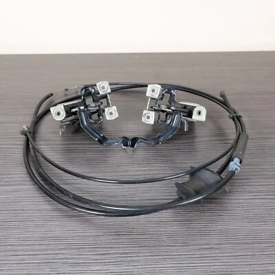 Par de pestillos de capó Mercedes Benz 560sec Foto 1 de 4