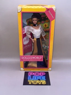 Colección Pasaporte Muñecas del Mundo 2012 “Barbie Filipinas” #X8423 *Sin usar, en caja original* Foto 1 de 4