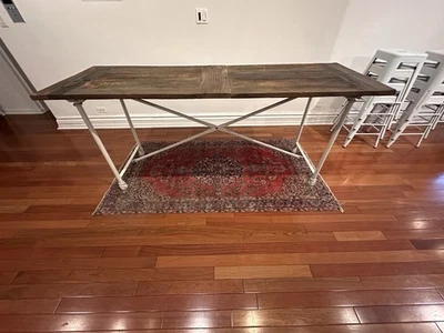 Derecha, herrajes de restauración, mesa de comedor alta. Foto 1 de 4