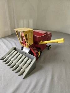 Vintage ERTL 1960's New Holland Combine Harvester Corn Picker Model 995? - Picture 1 of 12