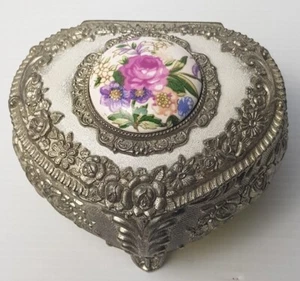 VINTAGE Cameo Heart Trinket Jewellery Box Silver Tone Metal H4.2cm Vgc - Picture 1 of 15