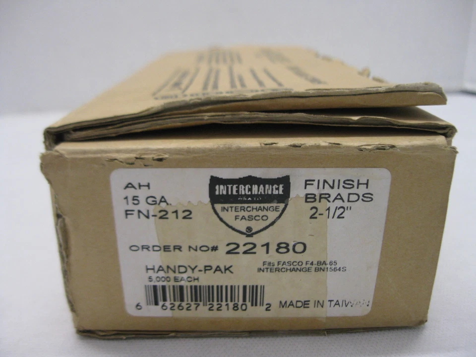 Intercambio Fasco 2 1/2" Acabado en ángulo Brads Clavos calibre 15 4900 unidades FN-212  Foto 1 de 1