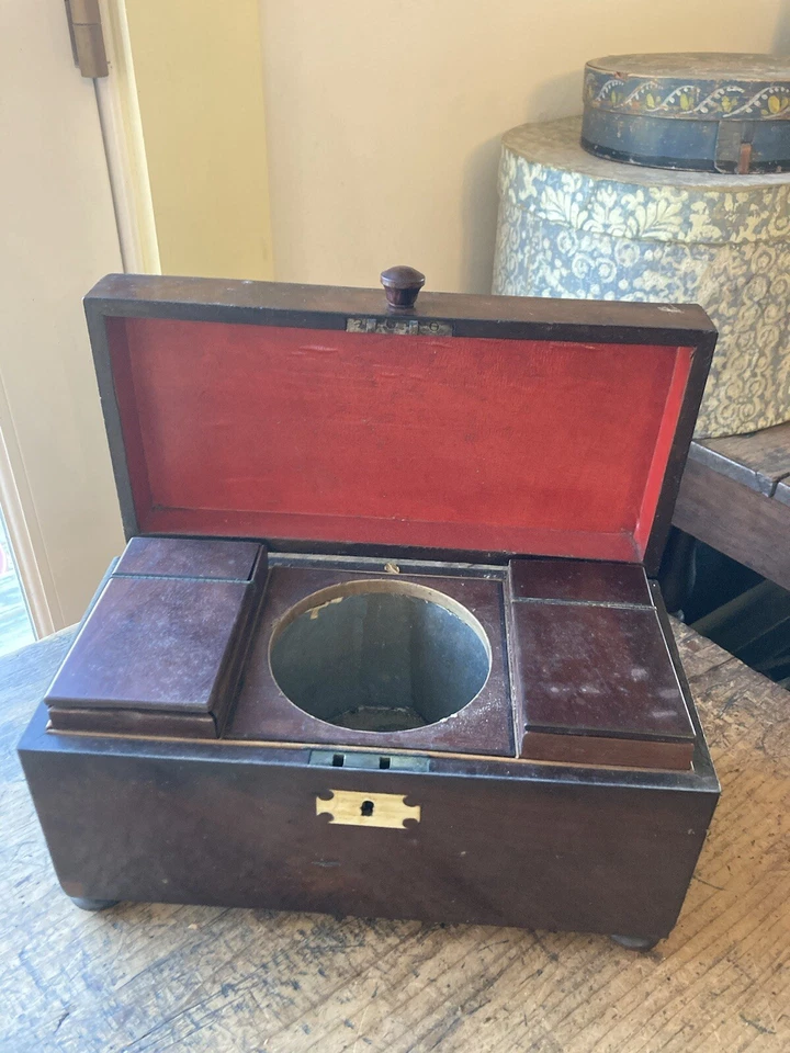 ANTIGUO CARRITO DE TÉ INGLÉS ELEGANTE DEL SIGLO XIX caja escudo de hueso con pies redondos Foto 1 de 4