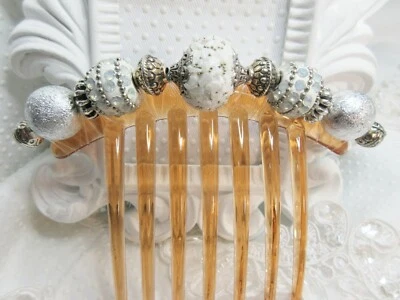 Peine de pelo grande llamativo con cuentas blancas para novia, peine de boda romántico hecho a mano Foto 1 de 4