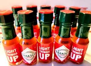 20 Mini Tabasco Original Pfeffersauce Echtglas Flaschen 1/8 Unze Stiel STOFF - Bild 1 von 6