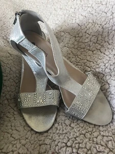 Sandalen mit glitzernden Designs und rundum silberfarben, Designer Style  - Bild 1 von 7