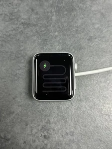 Apple Watch Series 3 42MM srebrna aluminiowa obudowa (GPS) - uszkodzona - Zdjęcie 1 z 5