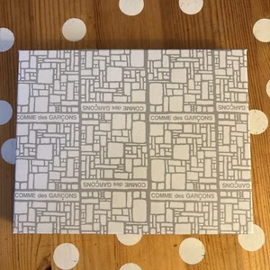 Comme Des Garcons Vacío Monedero/Cartera Exhibición Almacenamiento Caja Embalaje 19 X 24cm - Imagen 1 de 5