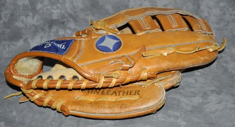 Spaulding Bob Horner "Player Series" Youth  Baseball Glove Right Hand Thrower Cover