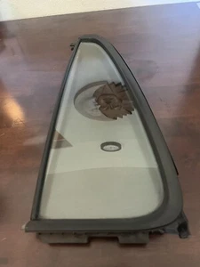 OEM 1997-2001 Honda CR-V Driver Left Side Rear Vent Window Glass W/Seals 134K - Picture 1 of 2