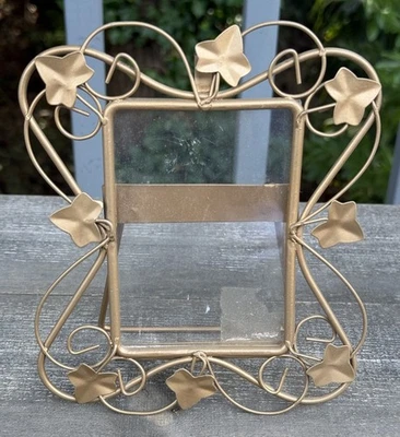 Marco de fotos de metal dorado con hojas de hiedra jardín naturaleza enredaderas Foto 1 de 4