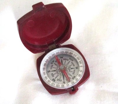 Brújula de baquelita roja Taylor Gydeway de colección funciona antigua niña exploradora Boy Scout Foto 1 de 4