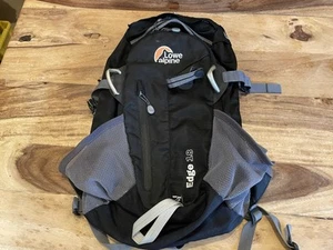 LOWE ALPINE EDGE 18 DAYPACK HIKING WALKING BACKPACK RUCKSACK - Picture 1 of 7