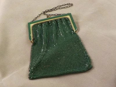 Monedero Whiting and Davis verde cadena muñeca 4 1/2" vintage hecho en EE. UU. Foto 1 de 4