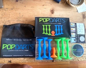 GIOCO POPDARTS-MAI GIOCATO-6 FRECCETTE,1 PENNARELLO-BORSA,STICKER,BOX-GIOCO OTTIMO E DIVERTENTE - Foto 1 di 3