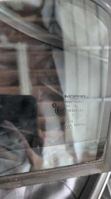 Vidrio de ventilación trasero izquierdo Dodge Charger 2011-2023 OEM - DOT865 FYG M535 Foto 1 de 3