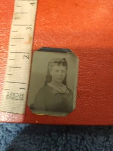 Antique Tin Type Portrait Photo Young Lady (F) - Picture 1 of 3