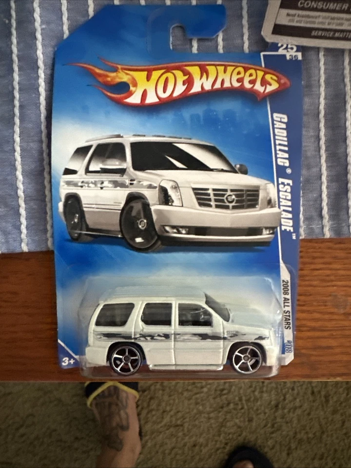 Hot Wheels Conjunto De 3- CADILLAC ESCALADE Carro Especial W 2 Custom HW Caddies! Novo na caixa - Imagem 1 de 4