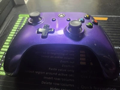 Controlador con cable mejorado PowerA para Xbox One - púrpura/azul Foto 1 de 3