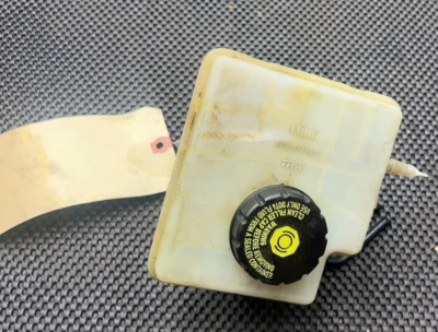 Depósito de cilindro maestro Mini Cooper 2008 Foto 1 de 4