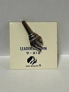 Prendedor de liderazgo Girl Scout 9-212 (nuevo en tarjeta) - Imagen 1 de 2