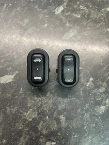 Vauxhall Astra G Mk4 Convertible Centre Dash Roof And Window Switches UEZ23 - Picture 1 of 6