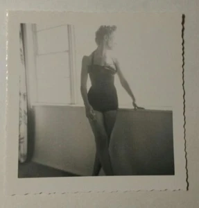 Vintage hübsche Frau im Badeanzug Foto Sans Souci Hotel Miami Beach, FL Snap #3 - Bild 1 von 3