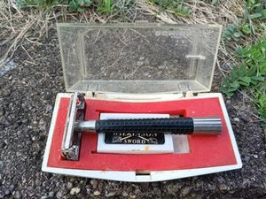 Vtg 1965 Schick Krona Safety Razor, Orig Case - Picture 1 of 11