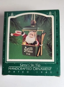 Hallmark adorno de Navidad vintage, viaje de esquí de Santa con fecha 1985 - Imagen 1 de 4