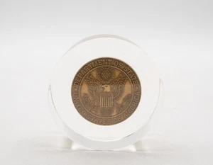 Moneda Desafío De Colección Departamento de Estado EE. UU. en Pisapapeles Lucite - Imagen 1 de 5