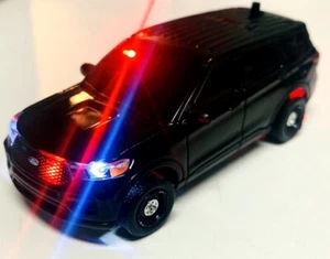 Greenlight 1:64 Custom 2020 Black Unmarked Ford Explore Police With LED Lights - Picture 1 of 7