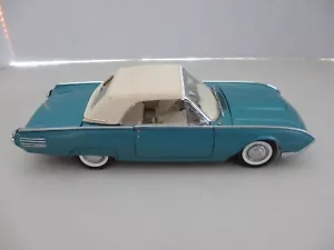 DANBURY MINT 1:24 DIECAST 1961 FORD THUNDERBIRD TURQUOISE REMOVEABLE TOP - Picture 1 of 10
