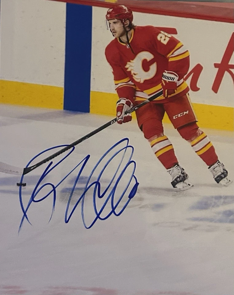Foto autografiada firmada por Elias Lindholm Calgary Flames Foto 1 de 1