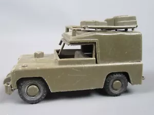 B702 Jouet Bazar MOB France Land Rover 109 Militaire Plastique - Picture 1 of 10