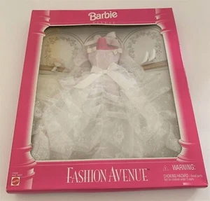 1995 Mattel BARBIE Deluxe FASHION AVENUE WEDDING GOWN NRFB Dress Shoe Veil 14398 - Picture 1 of 1
