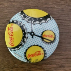 COCA COLA - Werbe Pinback Coca Cola Button Pin Swatch Swiss Uhr Uhren Werbung - Bild 1 von 4