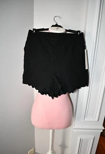 AQUA Scalloped Shorts in Black Size: Medium #AQU234012W NWT - Picture 1 of 3