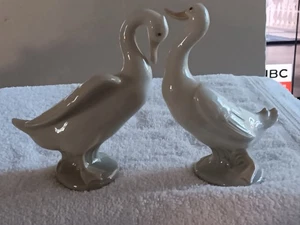 NAO Pair of Swan Porcelain Figurine - Outstanding Condition! - Picture 1 of 8