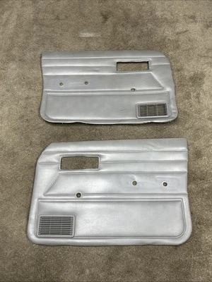 84-96 Jeep Cherokee XJ Pair Of Front Driver & Passenger Manual Door Panels OEM - Image 1 of 4