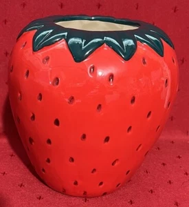Strawberry Vase Decorative Ceramic Flower Pot Container 6.5x6” NEW Room 2 Room - Picture 1 of 4
