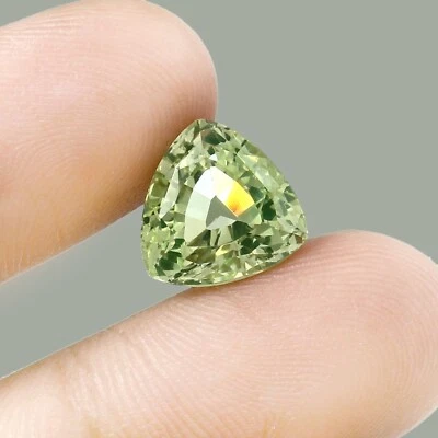 AAA Natural Flawless Ceylon Green Spinel Loose Trillion Gemstone Cut 11x11 MM - Image 1 of 4