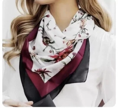Bufanda floral 100 % seda Chan Luu para mujer 39x39 MRSP $125. Foto 1 de 4