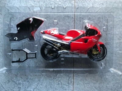 Minichamps scale 1:12 Carlos Checa Yamaha 500 GP 2001  122 016307 - Immagine 1 di 4